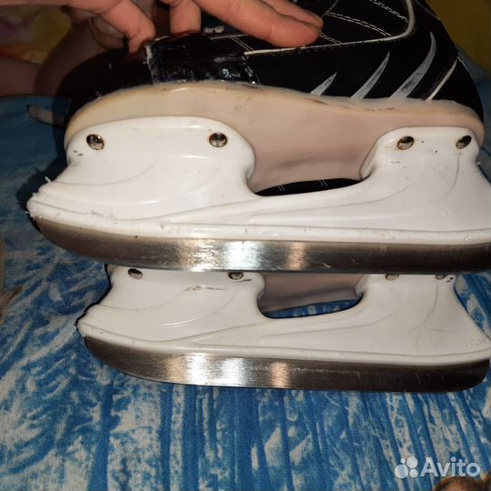 Коньки 30 размер и лыжи детские, ботинки лыжные