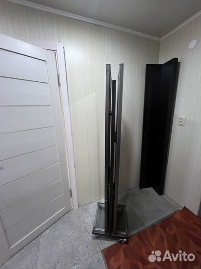 Зеркало напольное на колесах