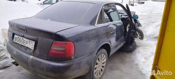 Разбор Audi A4 B5 до рестайлинг синий салон