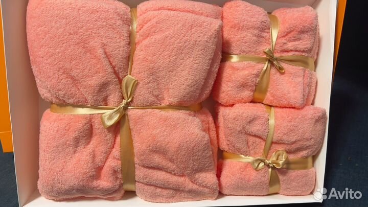 Набор махровых полотенец в подарочной упаковке