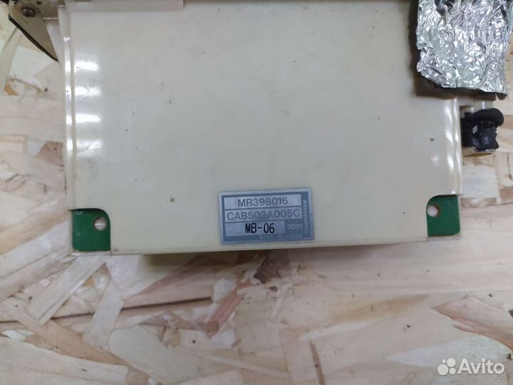 Блок управления климатом Mitsubishi carisma