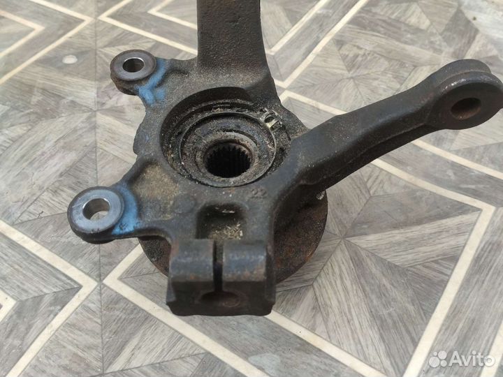 Кулак поворотный левый правый Nissan Note E11