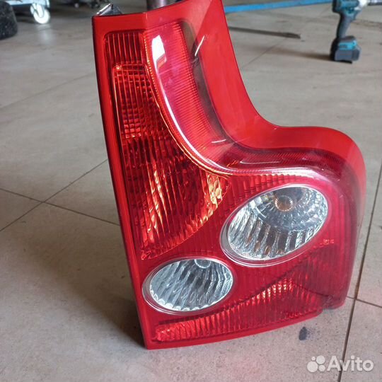 Фонарь задний правый на Volvo XC90 02-06 год