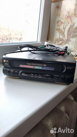 Видеомагнитофон кассетный