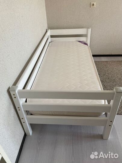 Детская кровать с матрасом
