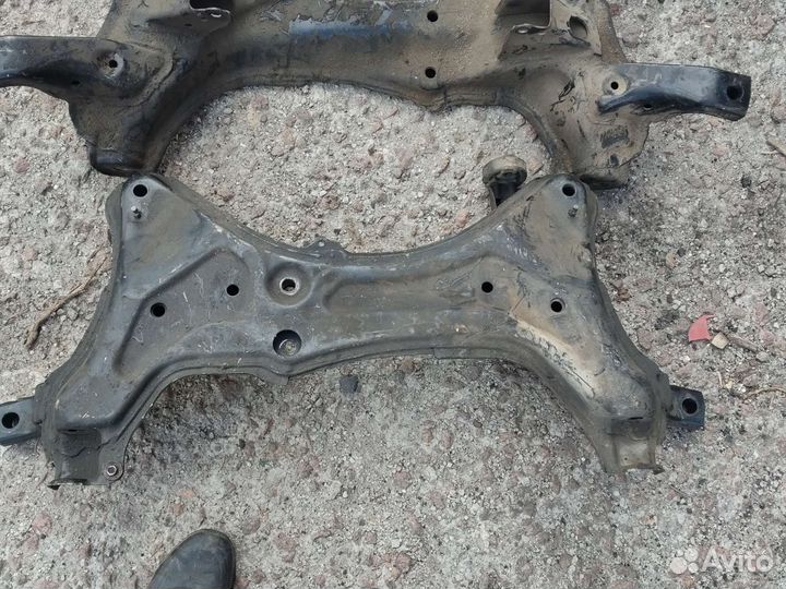 Подрамник передний Toyota RAV4 sxa10