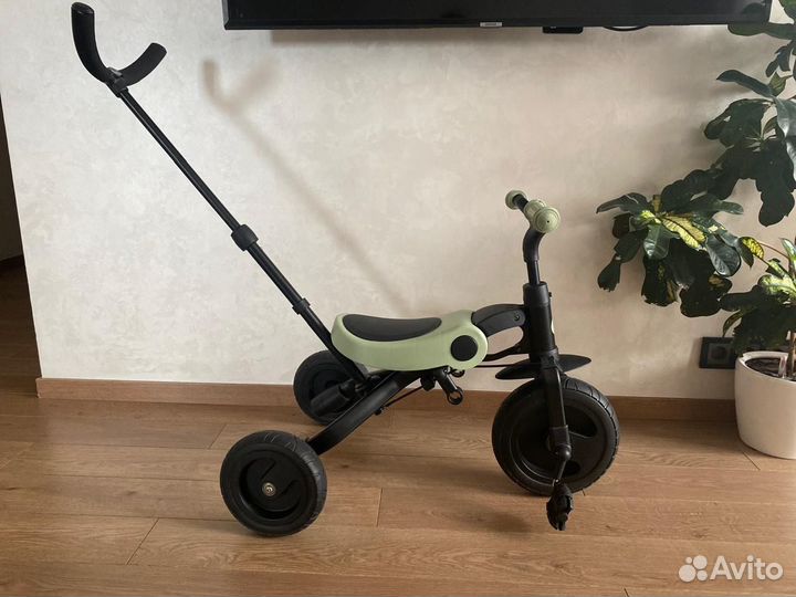 Велосипед трехколесный детский с ручкой Happy Baby