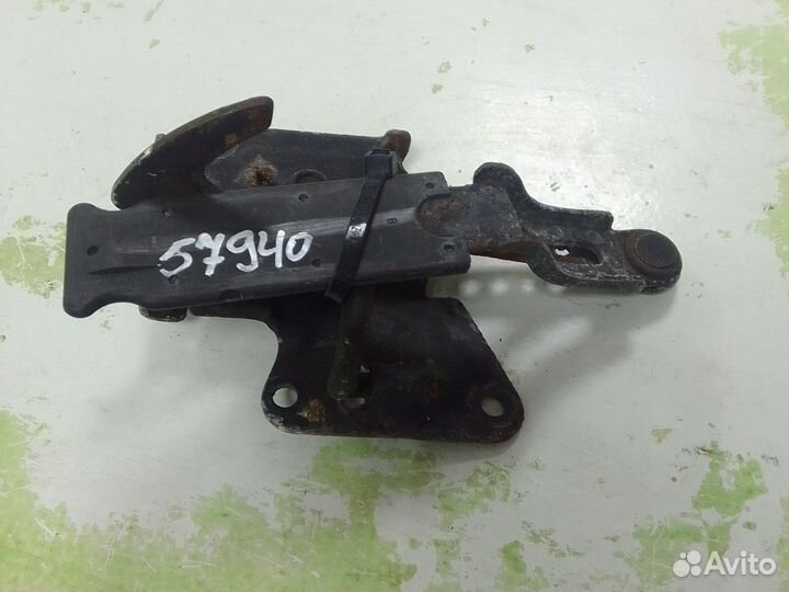 Крючок капота Audi A6