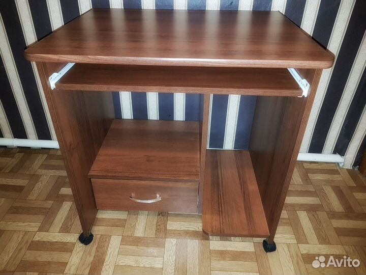 Стол для компьютера / ноутбука