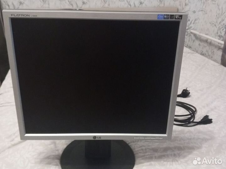 Монитор LG flatron l1950E