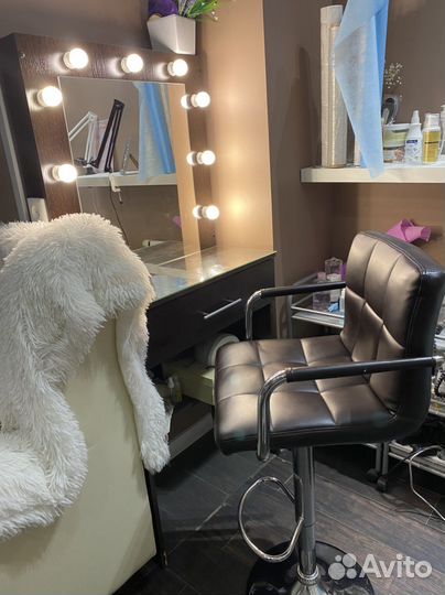 Уголок бровиста