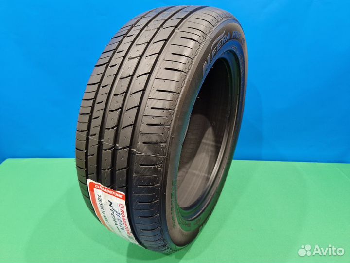 Roadstone N'Fera RU1 235/55 R18