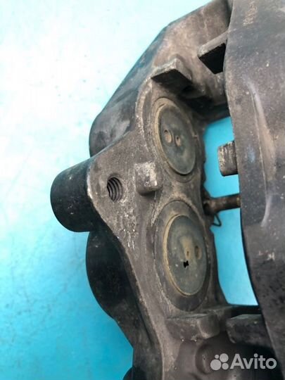 Суппорт передний левый Bmw R1200Gs K25 2007