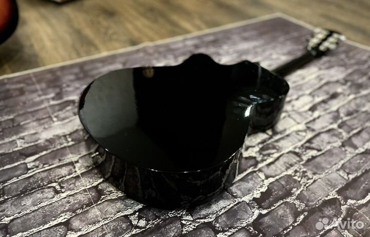 Акустическая гитара