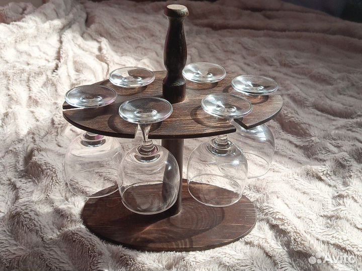 Набор бокалов на подставке из дерева