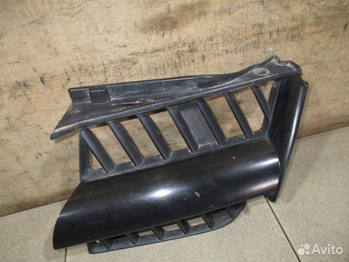 Решетка радиатора левая Mitsubishi Outlander (CU)