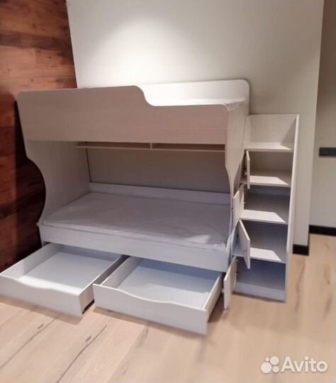 Двухъярусная кровать