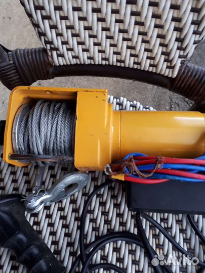 Лебедка электрическая автомобильная Новая