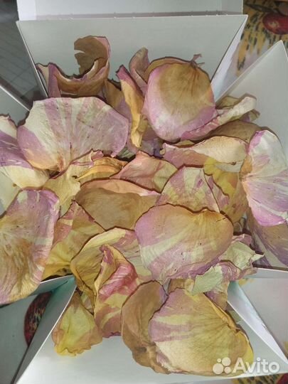 Лепестки роз лакомство для грузунов