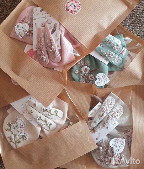 Бантики ручной работы с вышивкой