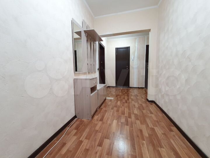 3-к. квартира, 72 м², 1/10 эт.