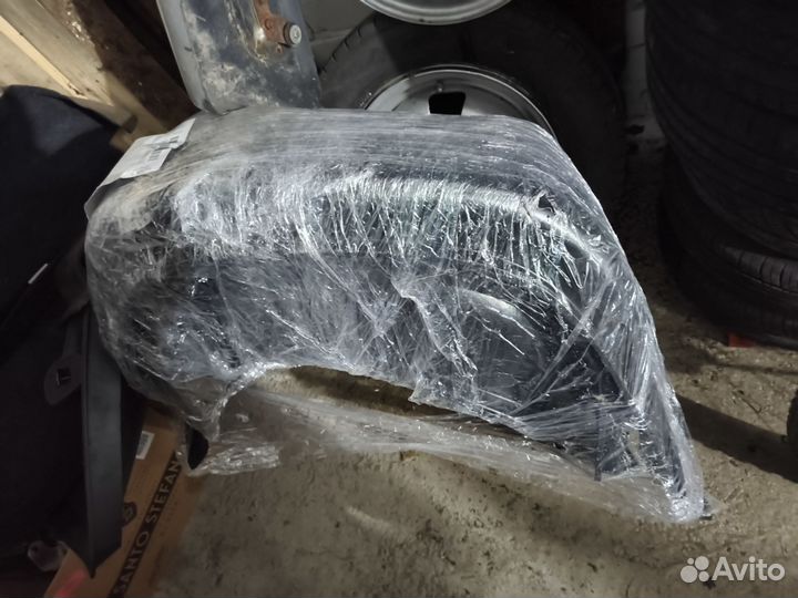 Подкрылки на Волгу 31105