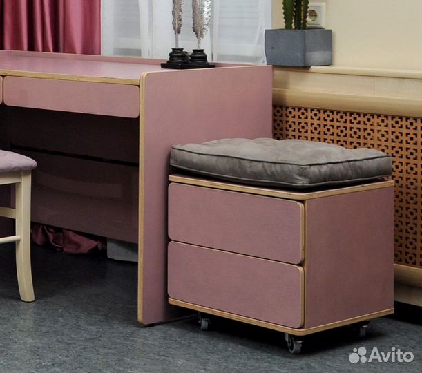 Тумба выкатная розовая