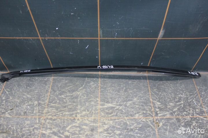 Молдинг лобового стекла -Toyota Land Cruiser 200