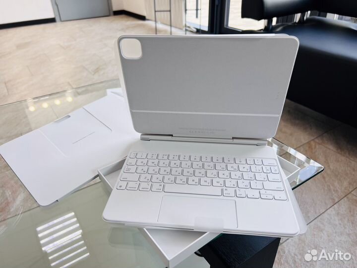 Клавиатура iPad Magic Keyboard. Новая. Гравировка