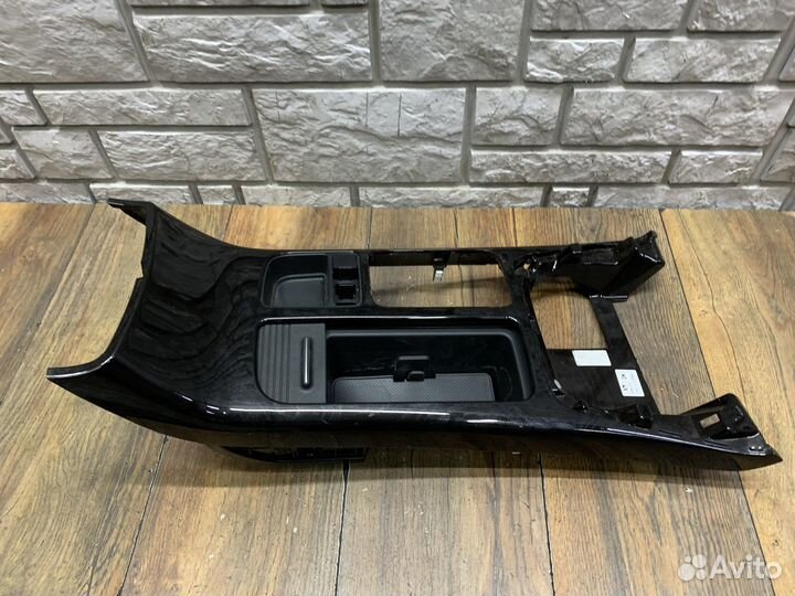 Kia Sorento панель напольной консоли салона