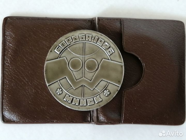 Настольная медаль