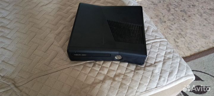 Xbox 360 с 4-мя играми