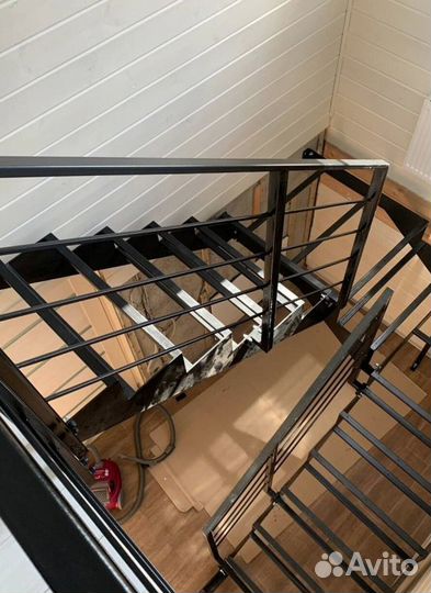 Г-образная лестница