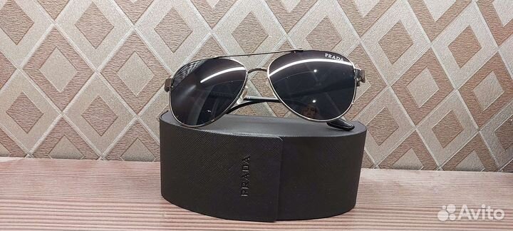 Солнцезащитные очки prada