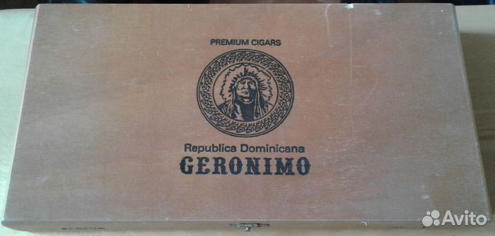 Деревянная шкатулка