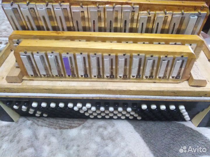 Механика баяна с резонаторами. Левая сторона