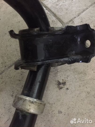 Передний стабилизатор Toyota Venza