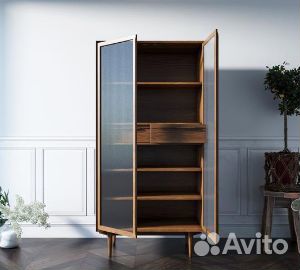 Буфет «Bruni» высокий витражными стеклами