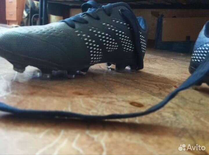 Детские футбольные бутсы