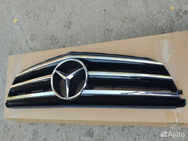 Решетка радиатора Mercedes C W204