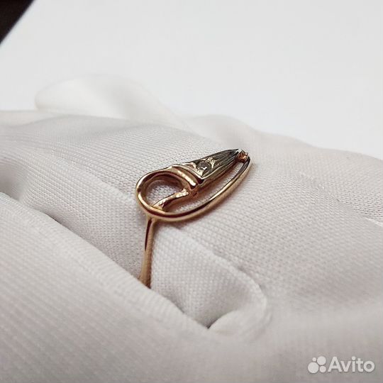 Кольцо с синтетическим камнем Золото