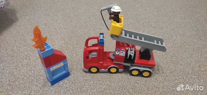 Машина пожарная Лего-оригинал