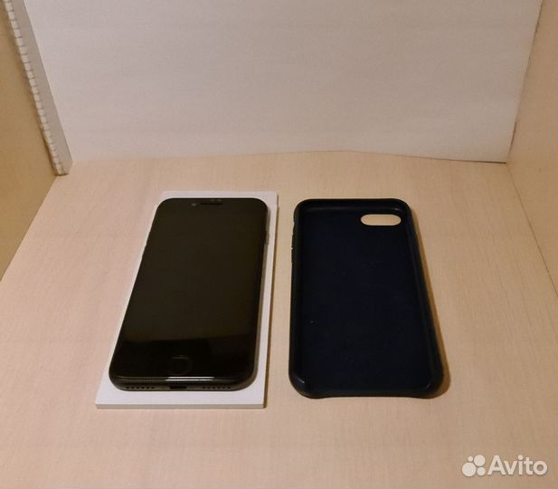 iPhone 8, 64 ГБ