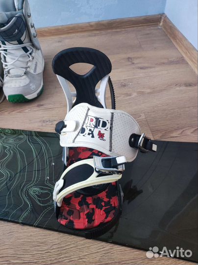 Сноуборд и ботинки