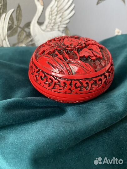 Шкатулка резной лак. Япония