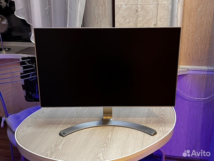 Монитор LG 24MP88HV-S белый