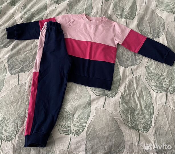 Одежда для девочки пакетом 104-110