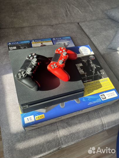 Sony playstation 4 slim 1tb + 2 геймпада + 3 диска