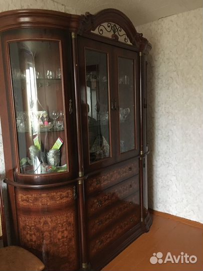 Витрина и стол