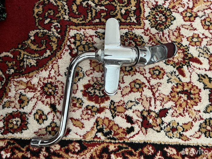 Кран для ванны